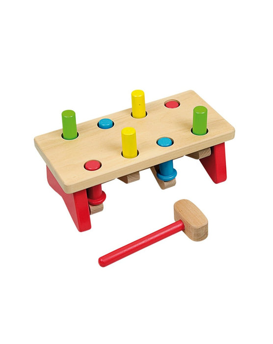 Trébekkur til að slá niður kubbana