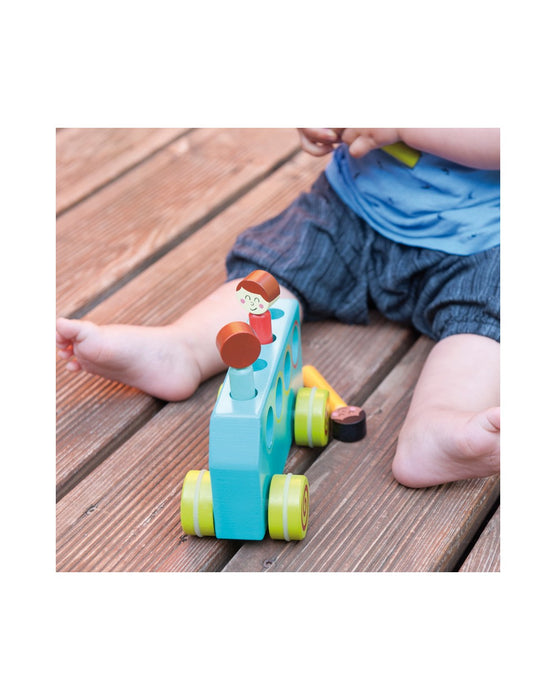 Strætó tré með körum sem poppast upp